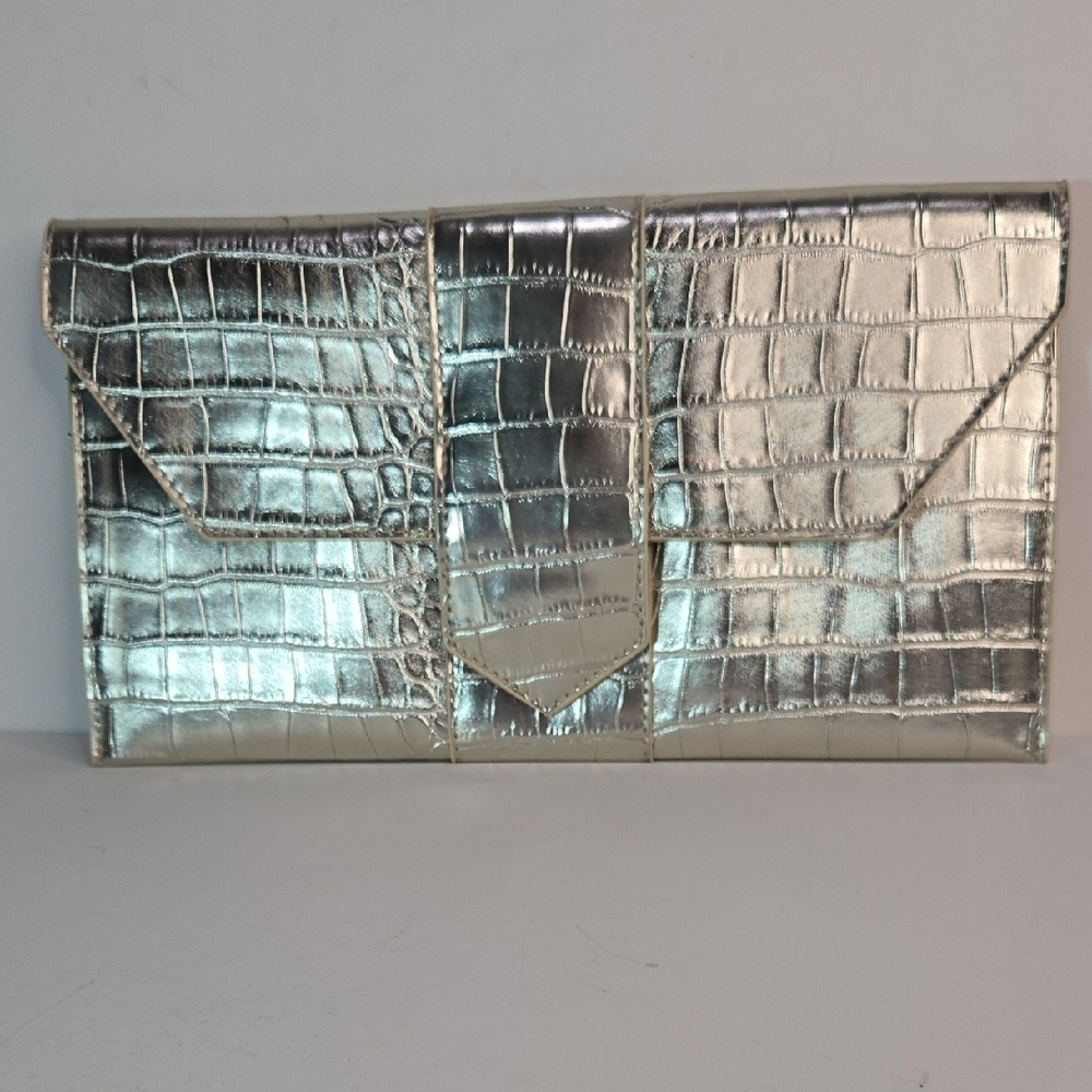 JJ Winters Nikki Metallic Crocodile Embossed Clutch Vegan NWT - Picture 3 of 10